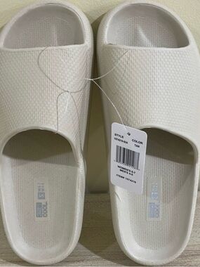 32 Degrees Cool Women's Slip-On Sandals in Tan